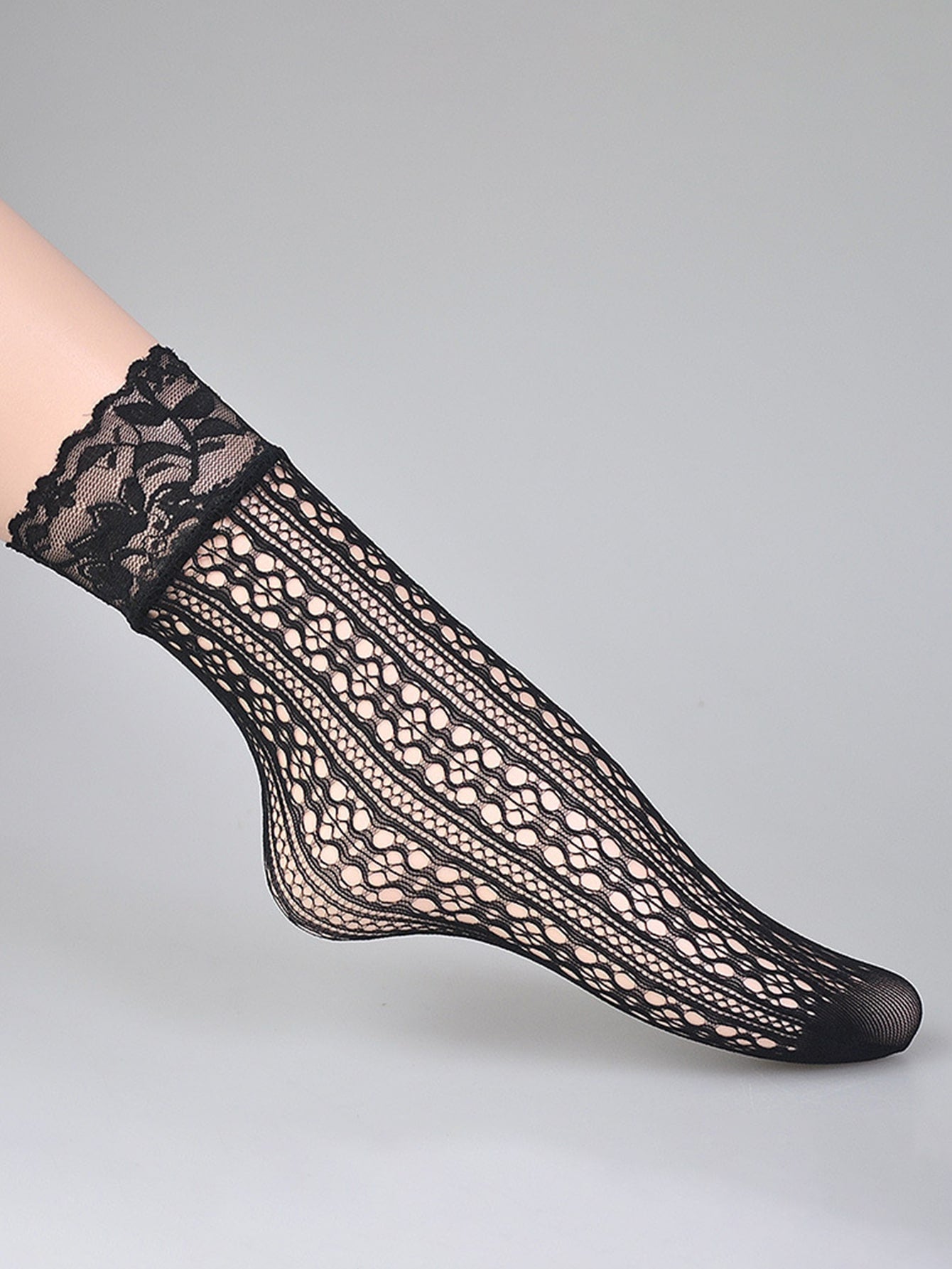 "Oh So Chic" 6 pairs Black Floral Pattern Crew Socks