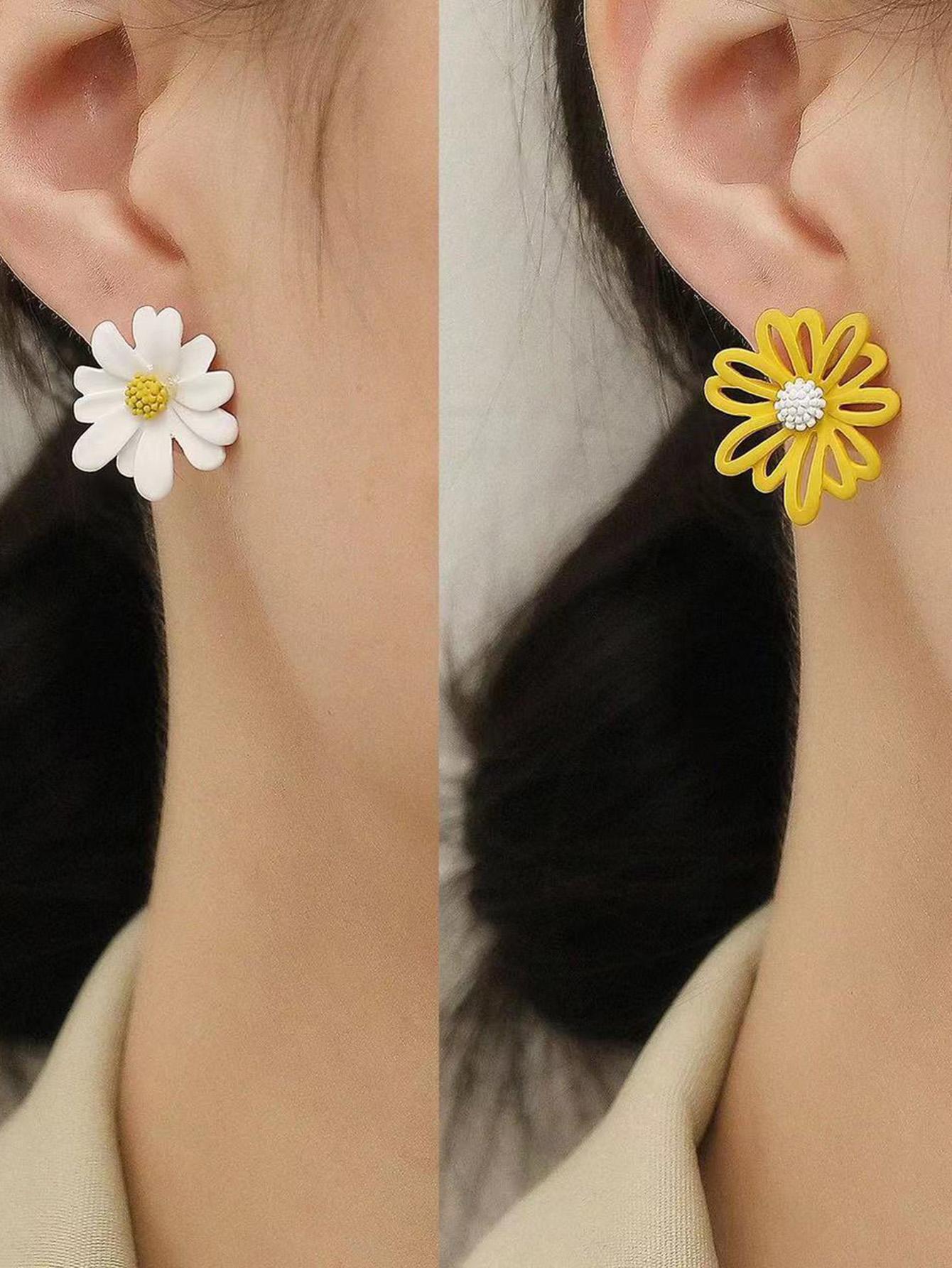 "My Simple Beauty" 2pcs Flower Design Mismatched Stud Earrings
