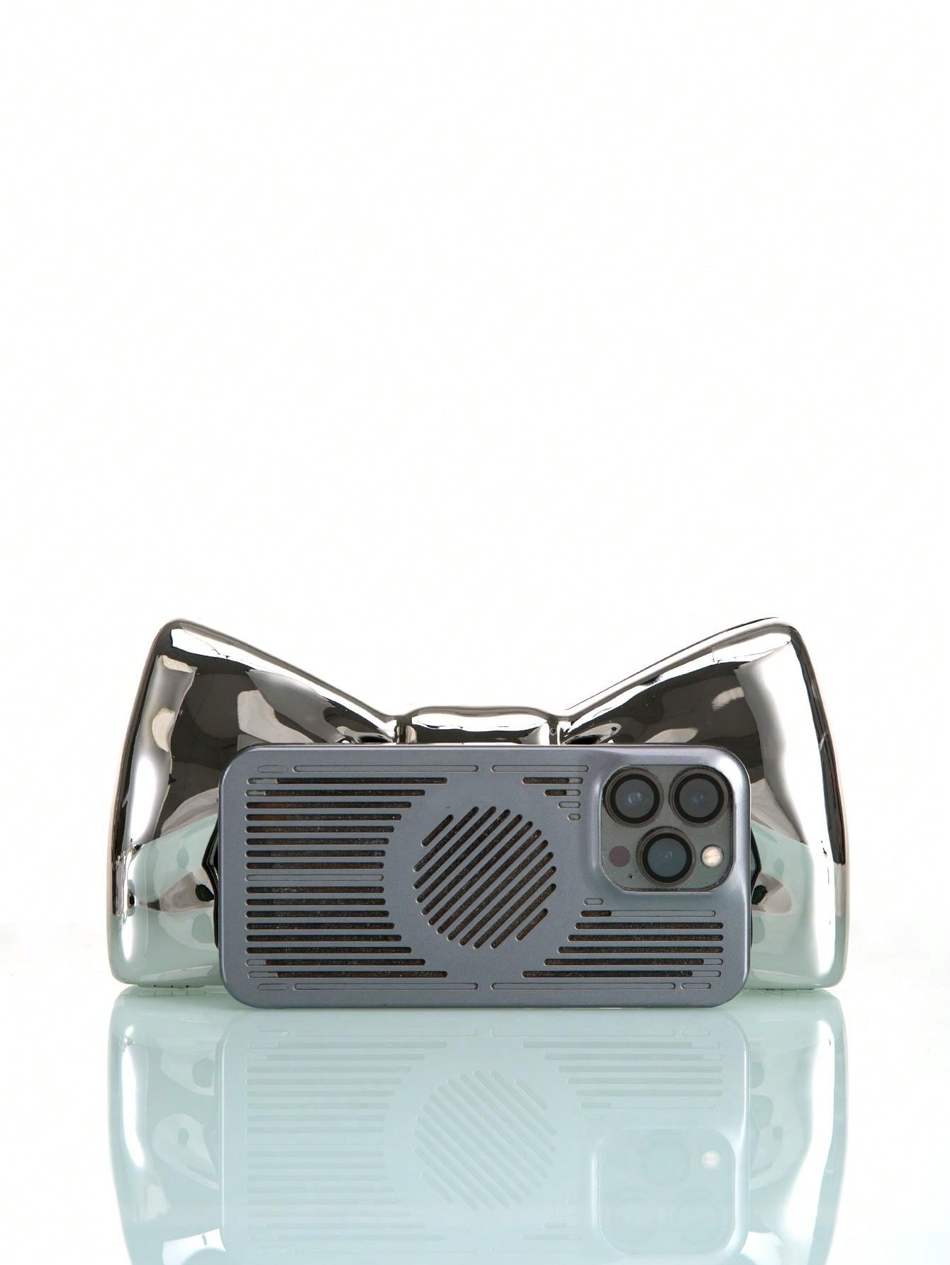 "Fun in Thought" Metallic Retro Bow Shaped Clutch Bag With Chain Strap