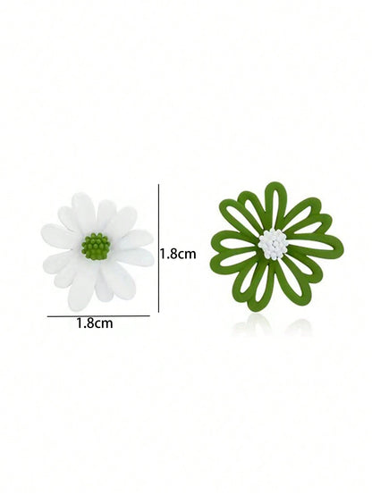 "My Simple Beauty" 2pcs Flower Design Mismatched Stud Earrings