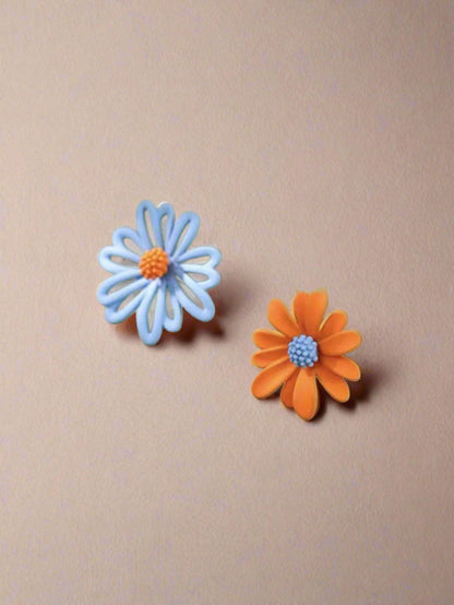 "My Simple Beauty" 2pcs Flower Design Mismatched Stud Earrings