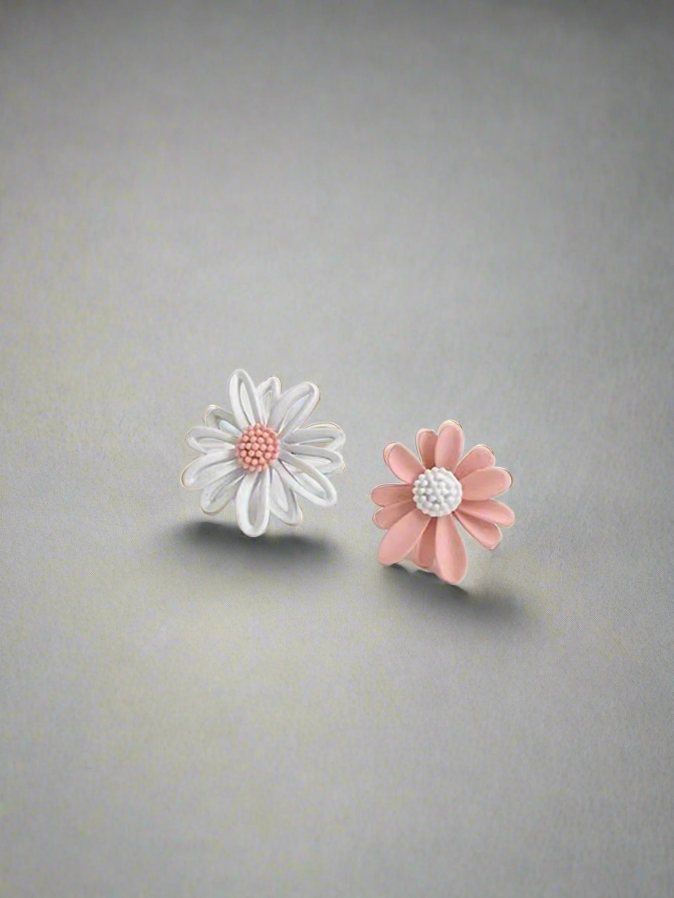 "My Simple Beauty" 2pcs Flower Design Mismatched Stud Earrings