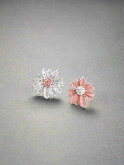 "My Simple Beauty" 2pcs Flower Design Mismatched Stud Earrings