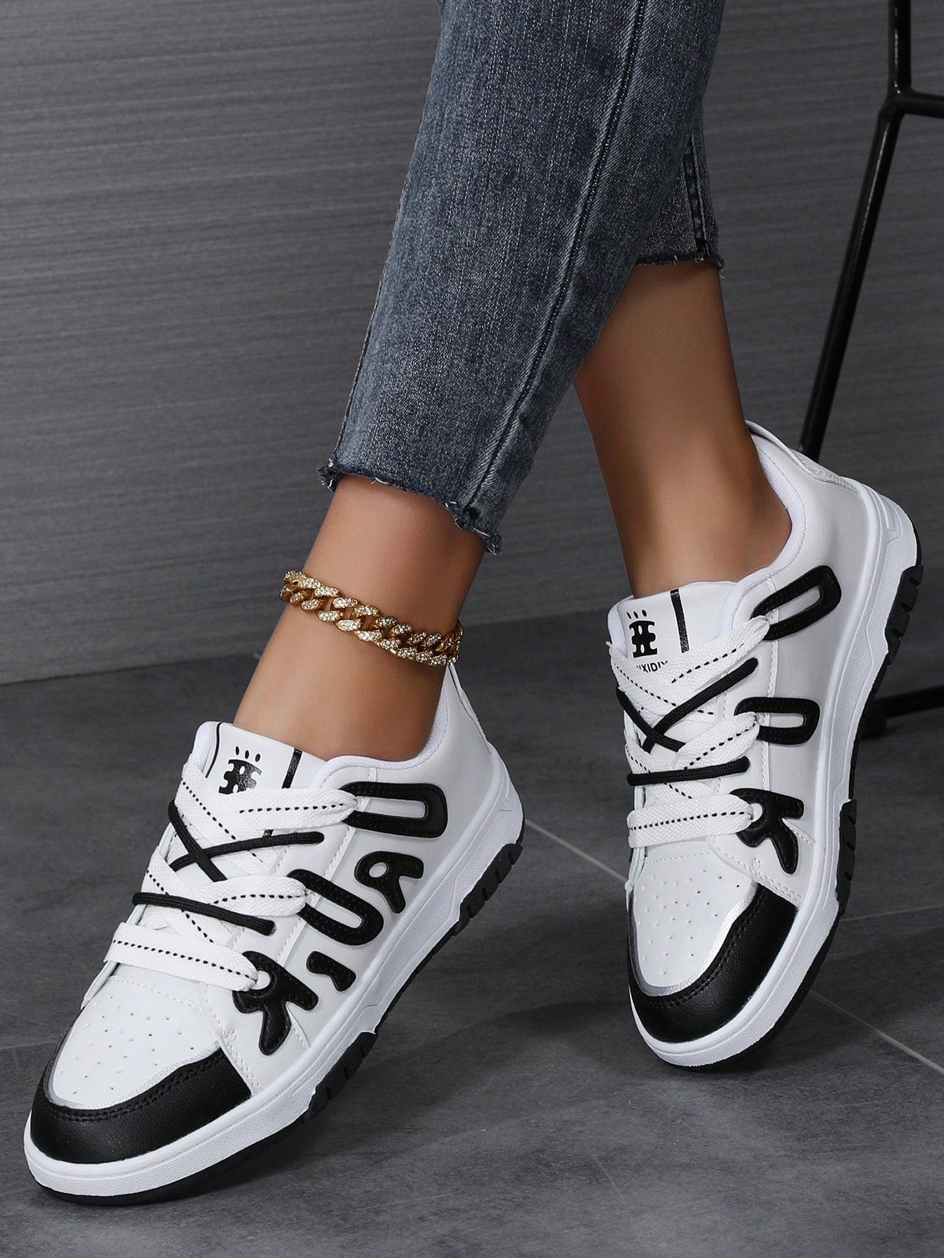Laurie Glitter Round Toe Sneakers