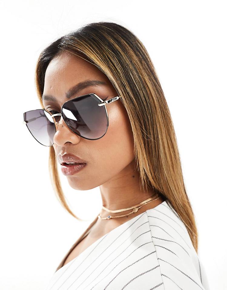 Quay main character round sunglasses in gold