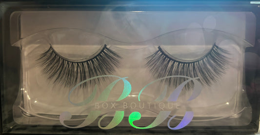 "Sleek for the Stars" Classy Faux Eyelashes - Hypoallergenic